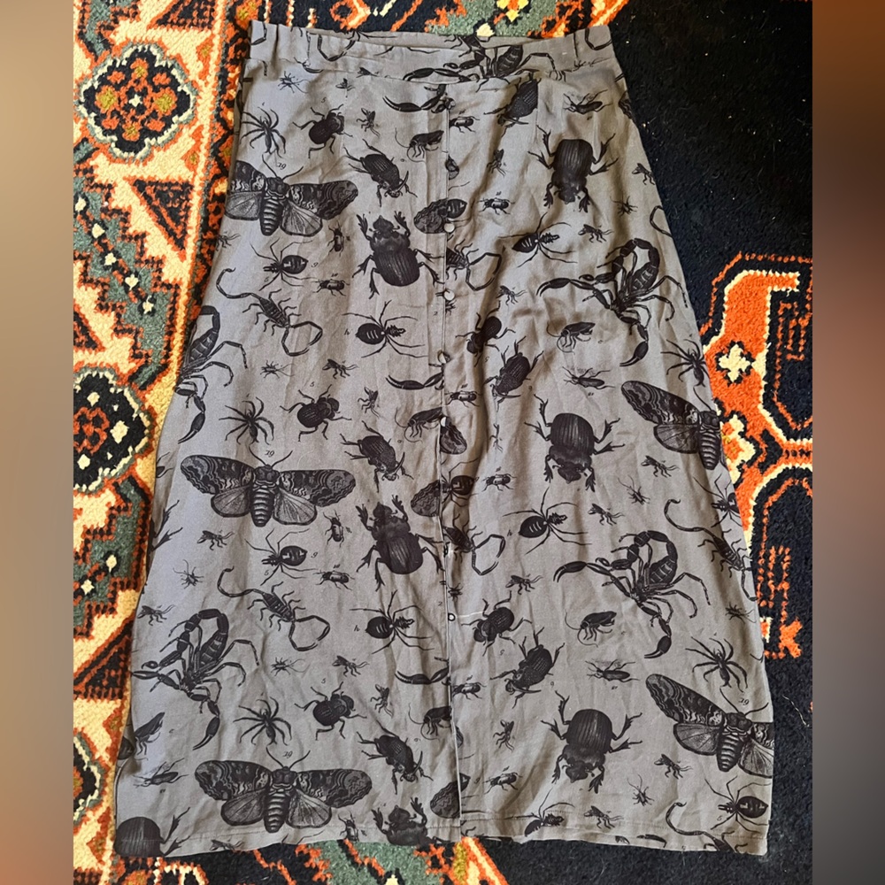 Disturbia PARASITE MIDI SKIRT 10 - buttons & arthropods